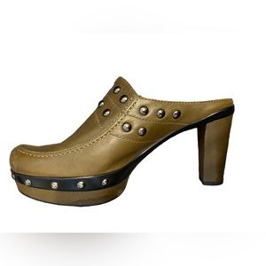 Stuart Weitzman Size 7 Olive Green Clog Heels 3-Inch Heels Made In Spain